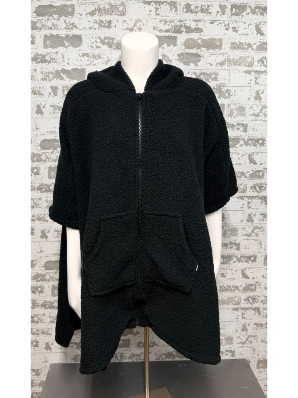 Koolaburra by UGG oversized Black Sherpa Zip-Up Poncho With Hood & Front Pockets